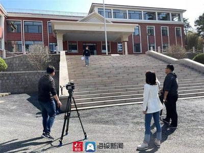 电影《支教岛·春风》摄制组走进青岛启迪中学!预计今年与观众见面